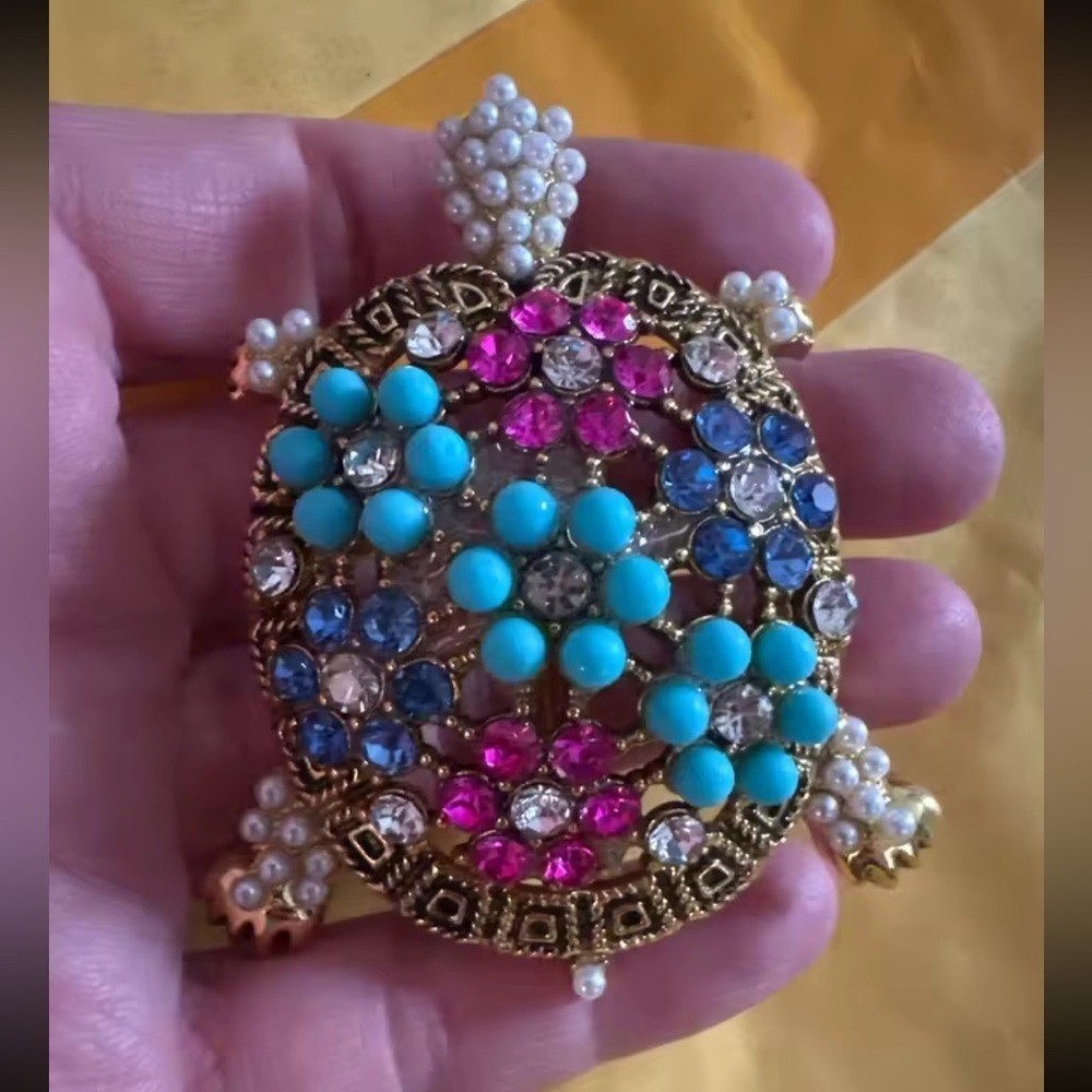 Turtle Gold Colorful Rhinestones & Pearls Brooch - Picture 6 of 7